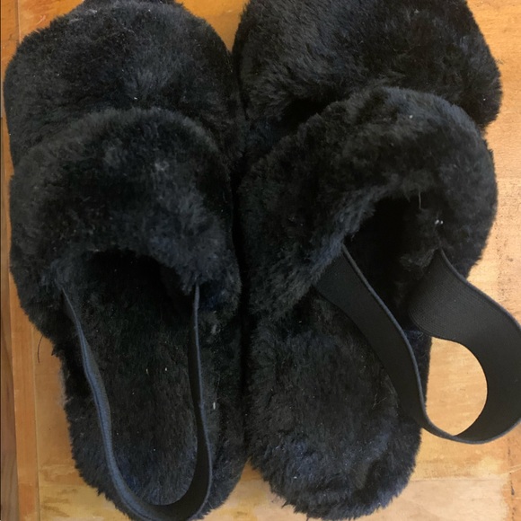 Black Slippers - Picture 1 of 2